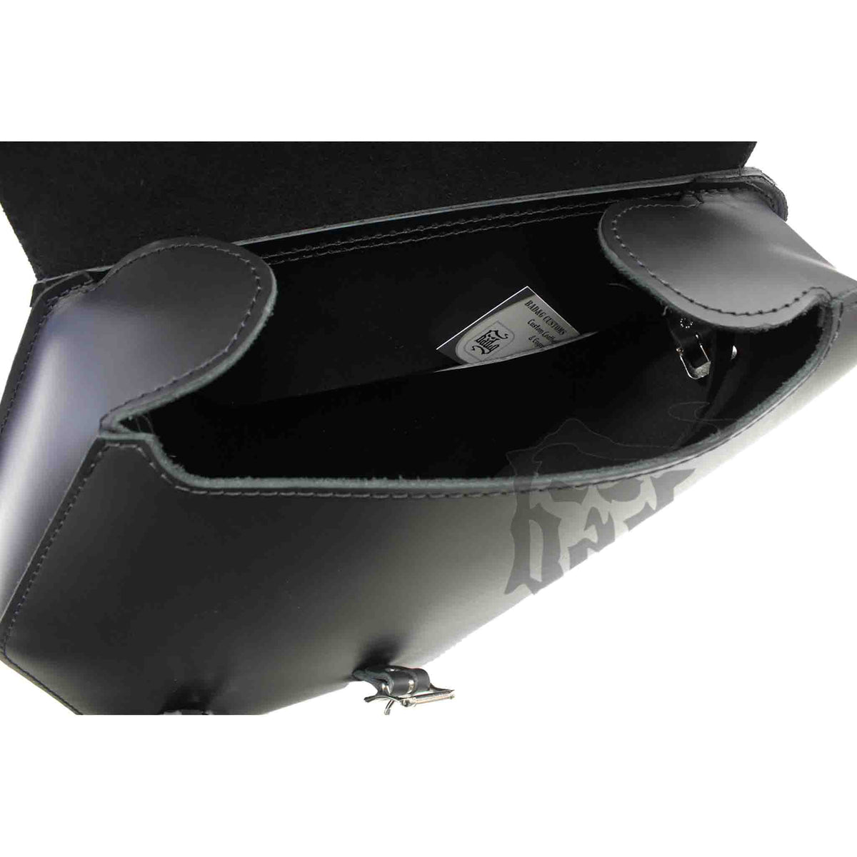 Upgrade your Harley-Davidson® Dyna with the DR01 Dyna Right Side Solo Bag. Hand crafted in USA with premium leather and top quality hardware. Durable and stylish, it's the perfect fit for your motorcycle.