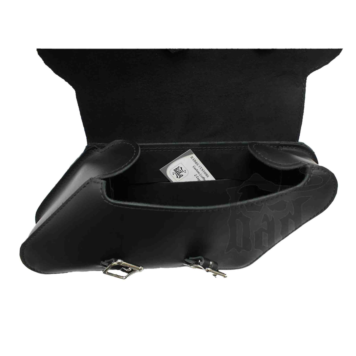 Upgrade your Harley-Davidson® Softail with the SHR05 Right Side Fender Strut Solo Bag. Hand crafted in USA with premium leather and top quality hardware. Designed to fit all Harley-Davidson® Softail models and years. Durable and stylish, it features easy installation and it's the perfect fit for your motorcycle.