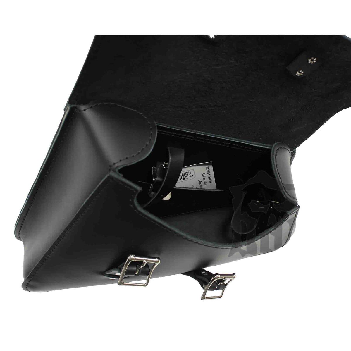 Upgrade your Harley-Davidson® Sportster with the SR01 Right Side Solo Bag. Hand crafted in USA with premium leather and top quality hardware. Durable and stylish, it's the perfect fit for your motorcycle.