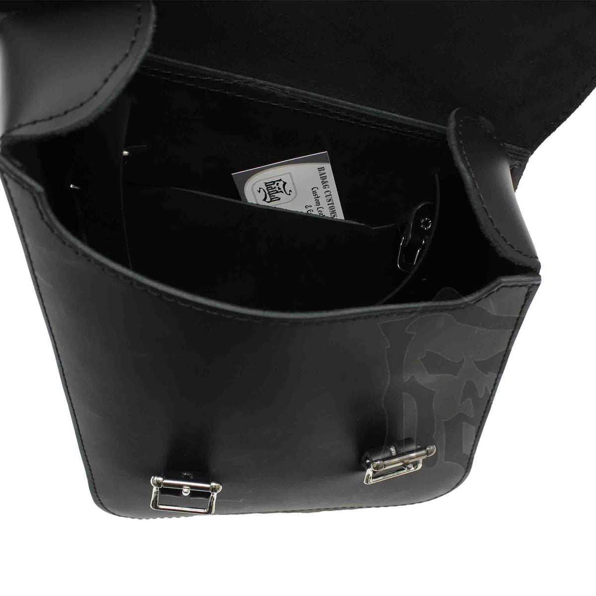 Upgrade your Harley-Davidson® Softail with the SHL02 Left Side Swingarm Solo Bag. Hand crafted in USA with premium leather and top quality hardware. Designed to fit all Pre-2017 Harley-Davidson® Softail models*. Durable and stylish, it features easy installation and it's the perfect fit for your motorcycle.