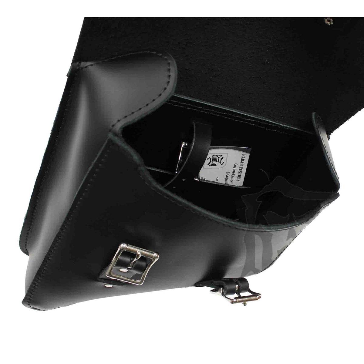 Upgrade your Harley-Davidson® Sportster with the SR02 Right Side Solo Bag. Hand crafted in USA with premium leather and top quality hardware. Durable and stylish, it's the perfect fit for your motorcycle.