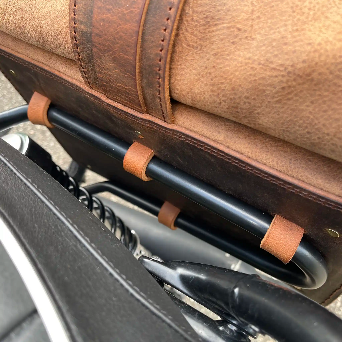 Universal Leather Rolltop Pannier - URP01 (Solo Bag)
